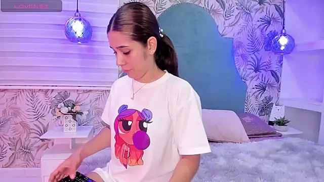 Snapshot of bellaa_becca chatting on 02.06.25 bellaa becca online show from 02.06.25