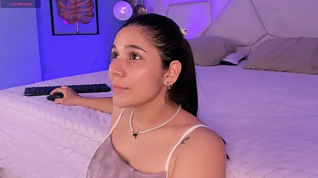 Snapshot of bellaa_becca chatting on 11.28.25 bellaa becca online show from 11.28.25