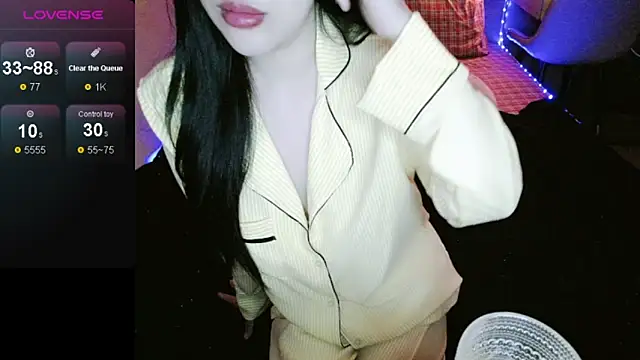  Viviann  online show from 10.16.25