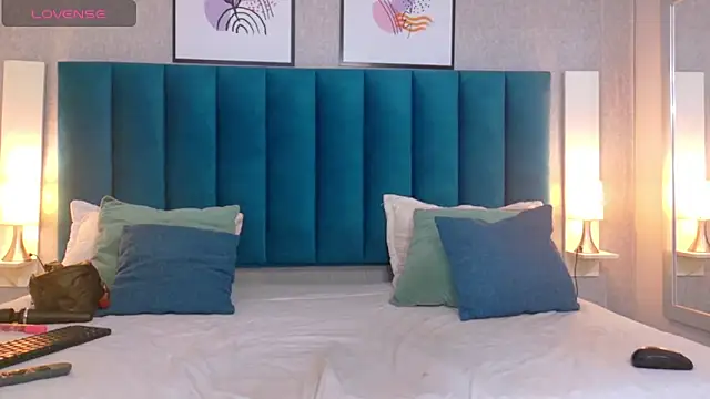 CheneellLorens online show from 03.06.25