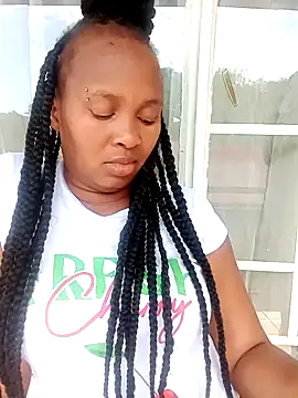 Snapshot of Bootycurvy2 chatting on 10.05.25 Bootycurvy2 online show from 10.05.25