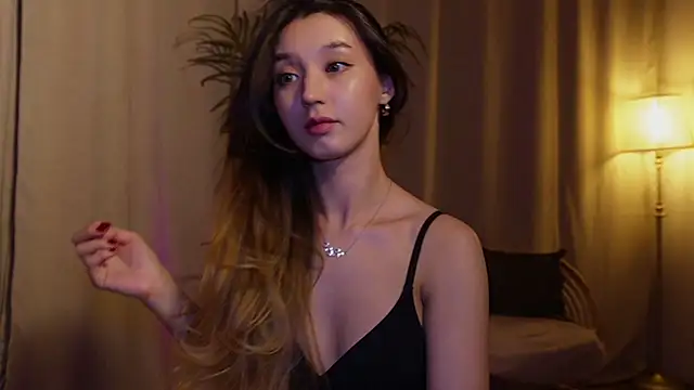 Sarasuo1 online show from 02.20.25