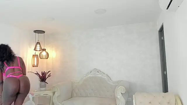 Snapshot of shantallknowless chatting on 03.10.25 shantallknowless online show from 03.10.25