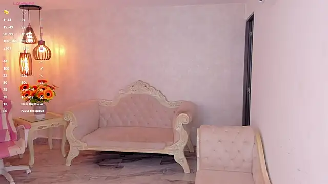 Snapshot of shantallknowless chatting on 11.10.25 shantallknowless online show from 11.10.25