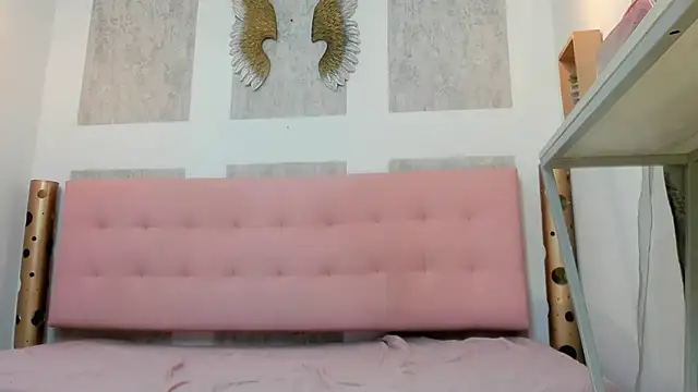 Cloeandtyfanny online show from 01.06.26