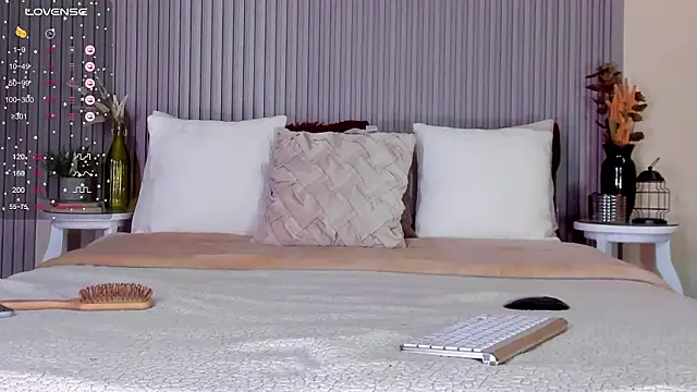 romina-brunette online show from 12.03.24