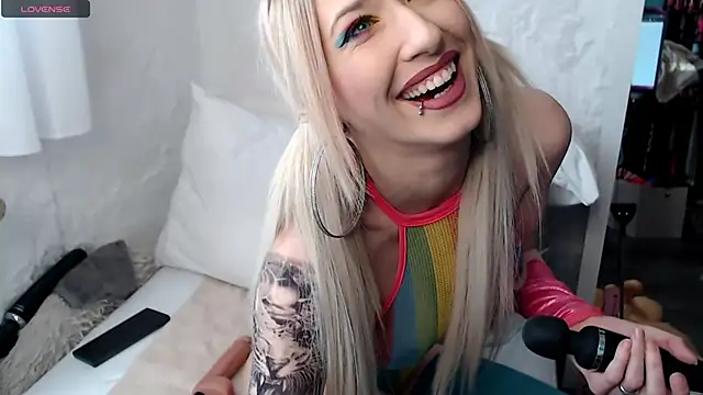 Julia-Sugar online show from 03.05.25