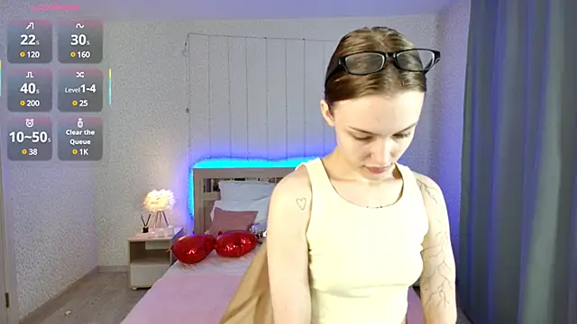 Snapshot of LesyaHayes chatting on 03.10.25 LesyaHayes online show from 03.10.25