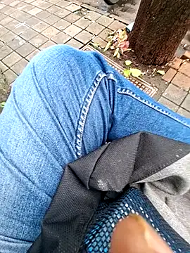 Snapshot of Exhibitionist1508 chatting on 09.21.25 Exhibitionist1508 online show from 09.21.25