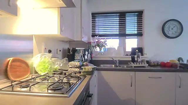 SweetMonicaUK online show from 10.01.25