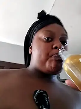 Snapshot of TheDoubleTrouble18xxx chatting on 11.06.25 TheDoubleTrouble18xxx online show from 11.06.25