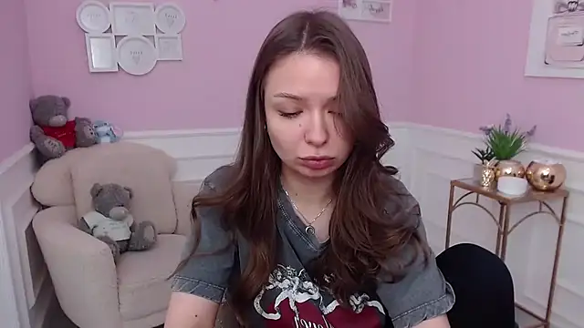 LucySkilar online show from 12.21.25