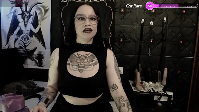 Snapshot of Evil_Queen_666 chatting on 12.04.24 Evil Queen 666 online show from 12.04.24