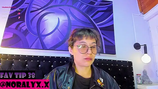 Snapshot of hey_noraly chatting on 07.14.26 hey noraly online show from 07.14.26