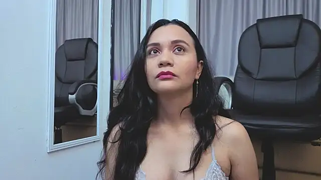 Snapshot of mariiana_murillo01 chatting on 06.21.26 mariiana murillo01 online show from 06.21.26