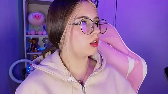 EmilyMiller  online show from 10.04.25