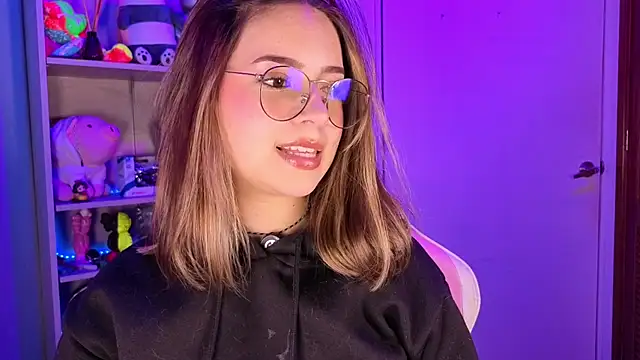Snapshot of EmilyMiller_ chatting on 05.19.26 EmilyMiller online show from 05.19.26