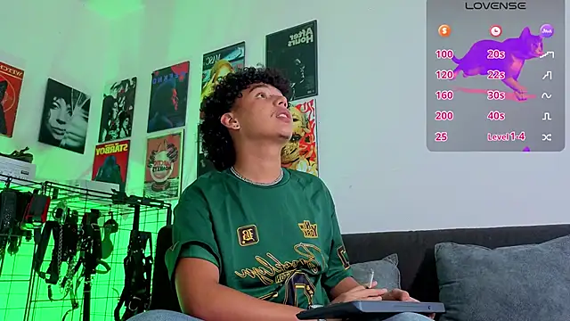 Snapshot of GaelOconner chatting on 10.22.25 GaelOconner online show from 10.22.25