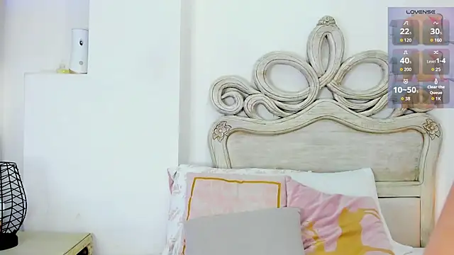 Snapshot of Valerith_Vega_ chatting on 11.29.25 Valerith Vega online show from 11.29.25