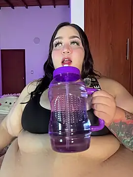 Snapshot of Venus_queenn chatting on 10.20.25 Venus queenn online show from 10.20.25