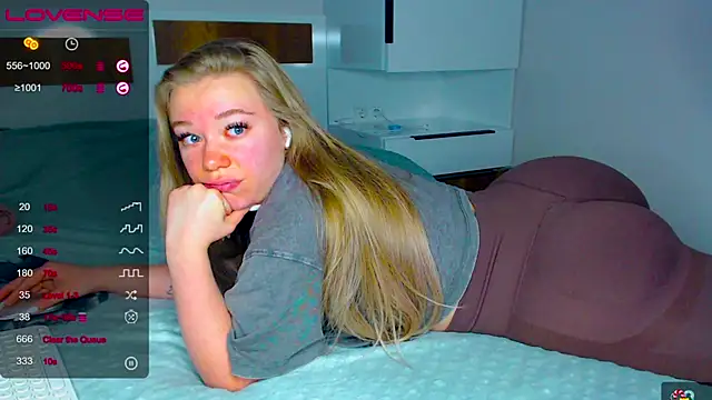 kitti kaattt online show from 09.24.25