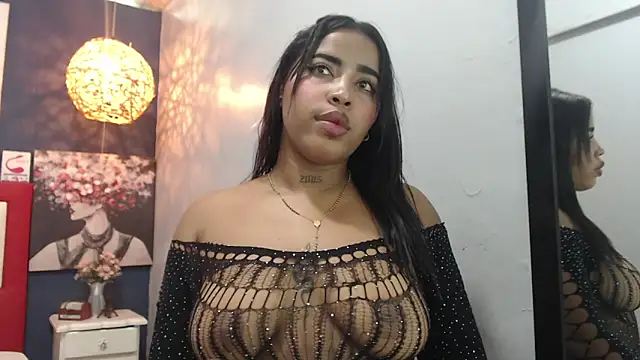 Snapshot of AichaBrown chatting on 02.09.25 AichaBrown online show from 02.09.25