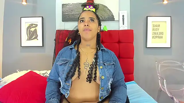 Snapshot of AichaBrown chatting on 11.01.25 AichaBrown online show from 11.01.25