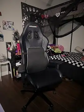 Snapshot of marleymaxwell chatting on 03.15.25 marleymaxwell online show from 03.15.25