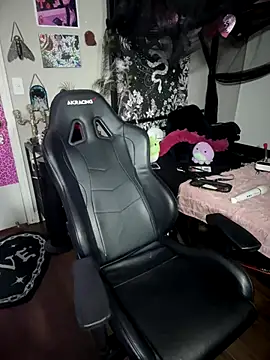 Snapshot of marleymaxwell chatting on 09.21.25 marleymaxwell online show from 09.21.25