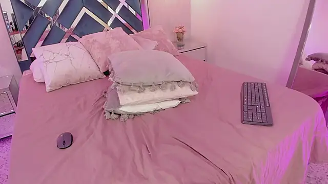 Miakhalifa 7 online show from 03.15.25