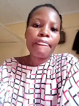 Snapshot of petite_babe chatting on 01.17.26 petite babe online show from 01.17.26