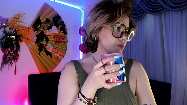 Snapshot of albaismynameX chatting on 03.06.25 albaismynameX online show from 03.06.25