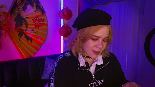 Snapshot of albaismynameX chatting on 10.25.25 albaismynameX online show from 10.25.25