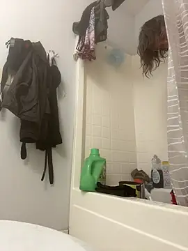 Snapshot of SexyB214 chatting on 12.29.24 SexyB214 online show from 12.29.24