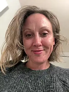 Snapshot of SexyB214 chatting on 12.30.24 SexyB214 online show from 12.30.24