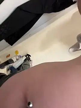 Snapshot of SexyB214 chatting on 01.01.25 SexyB214 online show from 01.01.25