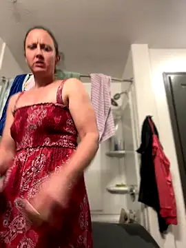 Snapshot of SexyB214 chatting on 10.07.25 SexyB214 online show from 10.07.25