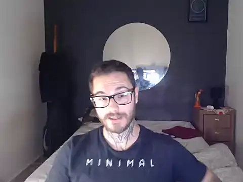 Snapshot of clark_r chatting on 11.25.25 clark r online show from 11.25.25