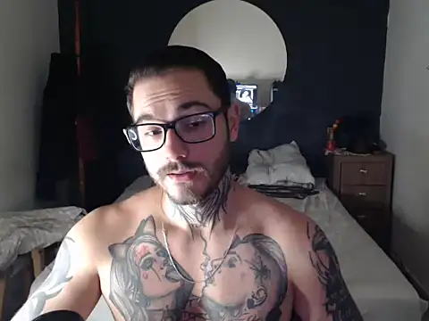 Snapshot of clark_r chatting on 12.02.25 clark r online show from 12.02.25