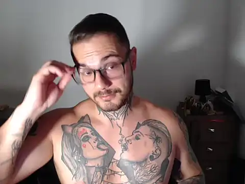 Snapshot of clark_r chatting on 02.06.26 clark r online show from 02.06.26