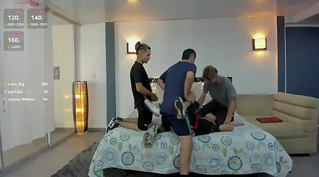 Snapshot of badguyss_bisex chatting on 02.21.25 badguyss bisex online show from 02.21.25