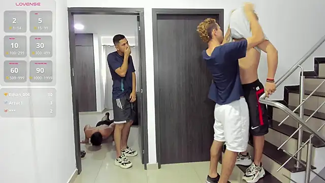 Snapshot of badguyss_bisex chatting on 03.11.25 badguyss bisex online show from 03.11.25