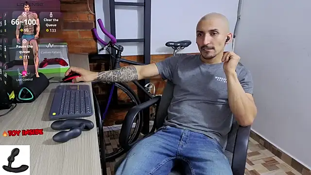 Snapshot of Marck_Muscle chatting on 02.10.26 Marck Muscle online show from 02.10.26