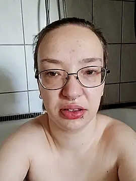 Isabella Geney online show from 11.22.25