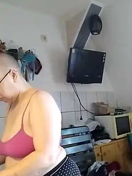 Isabella Geney online show from 07.02.26