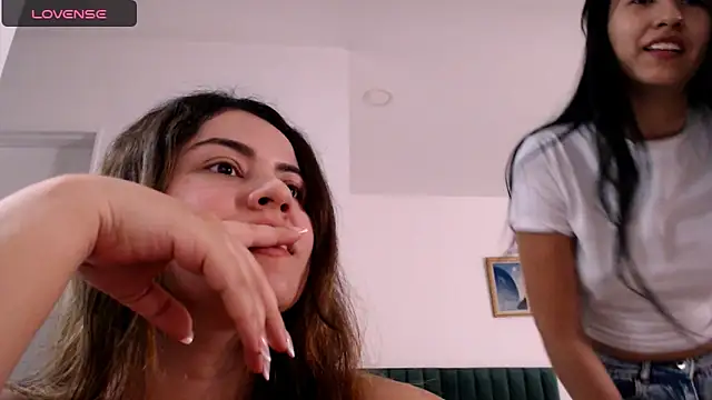 Snapshot of AlexaMysticz chatting on 02.04.25 AlexaMysticz online show from 02.04.25