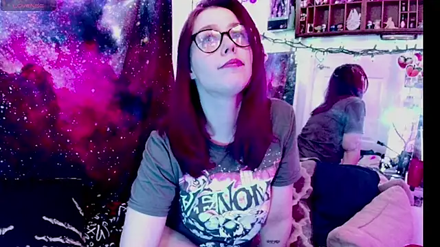 EverlyEster online show from 01.11.25