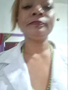 Snapshot of gatadeojosclaros chatting on 03.01.25 gatadeojosclaros online show from 03.01.25