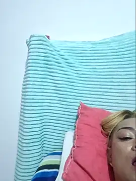 Snapshot of gatadeojosclaros chatting on 03.10.25 gatadeojosclaros online show from 03.10.25