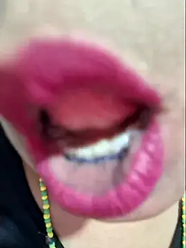 Snapshot of gatadeojosclaros chatting on 03.16.25 gatadeojosclaros online show from 03.16.25